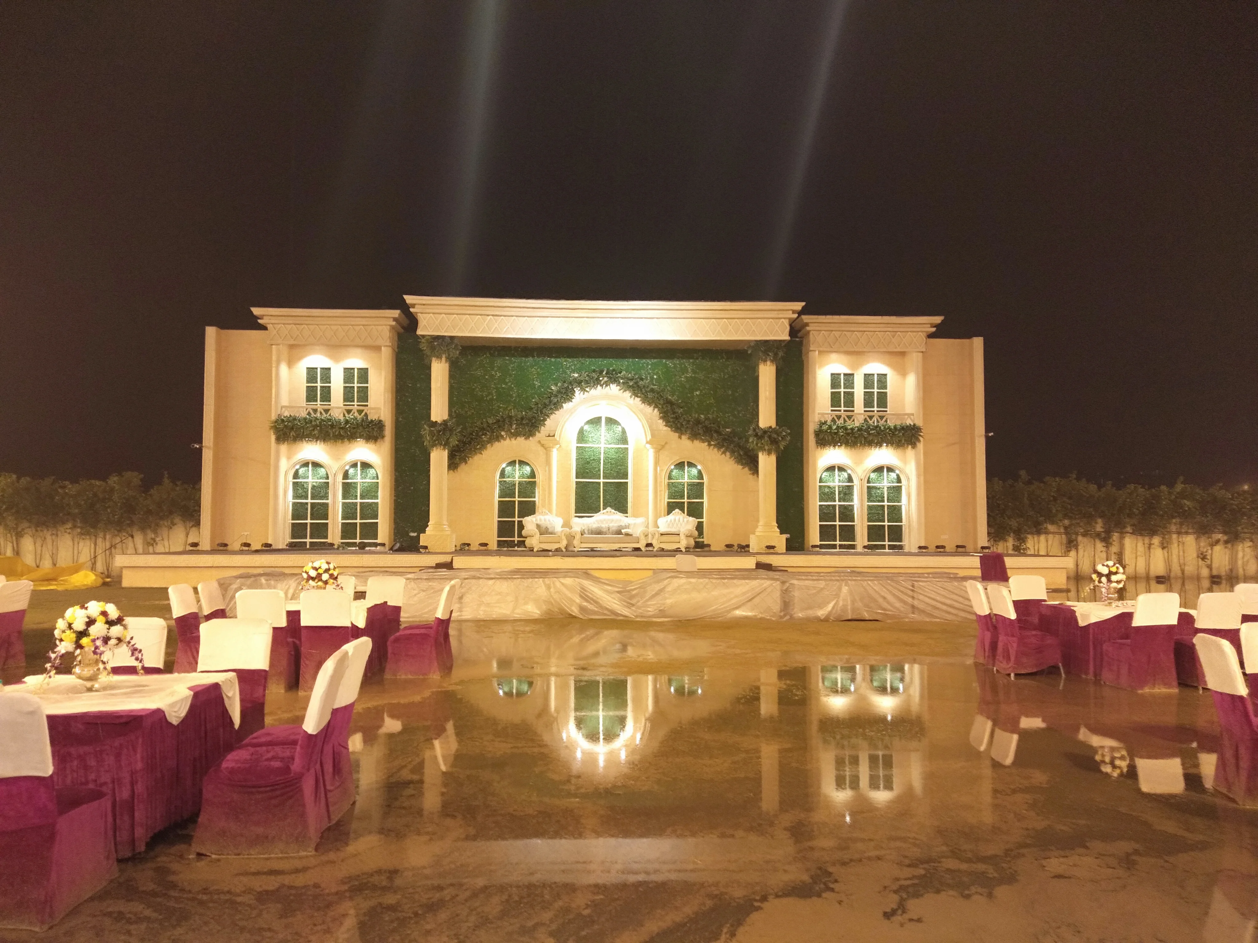 Golden Grapes Club & Convention Noida